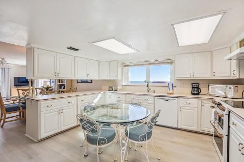 Beachfront Luxury 3BR Condo Amazing View in Coquina Gables, USA