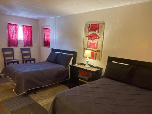 1 queen bed, 1 double bed