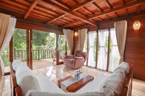 King Room with Balcony image 10