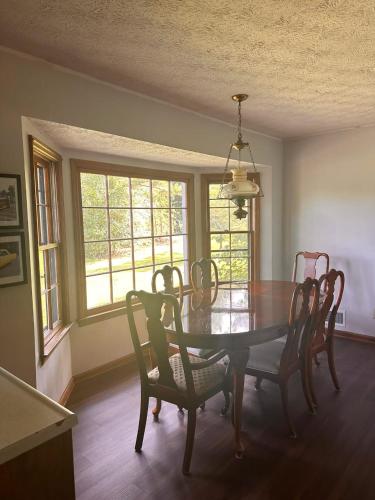 Charming 4-Bedroom Home with Serene Nature Views in Fayetteville, USA
