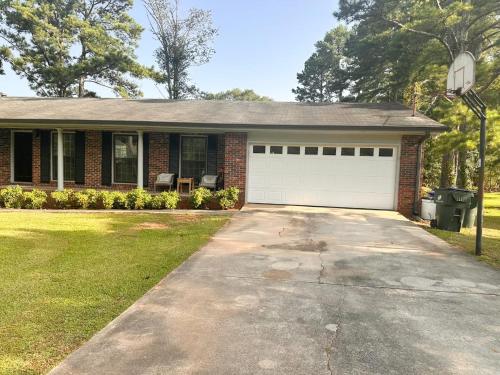 Charming 3-Bedroom Home with Serene Nature Views Charming 3-Bedroom Home with Serene Nature Views