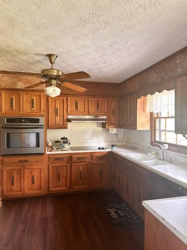 Charming 3-Bedroom Home with Serene Nature Views Charming 3-Bedroom Home with Serene Nature Views