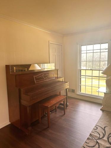 Charming 3-Bedroom Home with Serene Nature Views Charming 3-Bedroom Home with Serene Nature Views