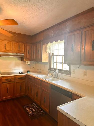 Charming 3-Bedroom Home with Serene Nature Views Charming 3-Bedroom Home with Serene Nature Views