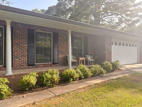 Charming 3-Bedroom Home with Serene Nature Views Charming 3-Bedroom Home with Serene Nature Views