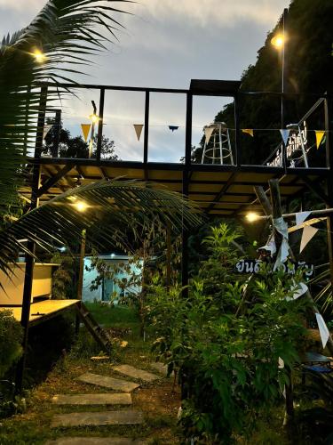 บ้านเล็กในป่าใหญ่โฮมสเตย์ กงหรา พัทลุง in Kong Ra