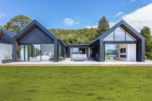 A szálláshely kívülről, Lakefront Luxury - Lake Rotoiti Holiday Home in Tikitere