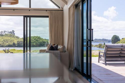 A szálláshely kívülről, Lakefront Luxury - Lake Rotoiti Holiday Home in Tikitere