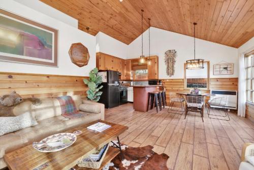 The Nest On Towne Trail in Big Bear Lake, USA