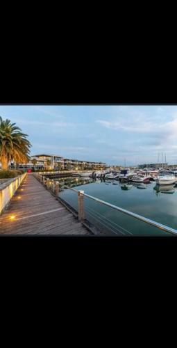 Martha Cove Family Retreat with Pool Access