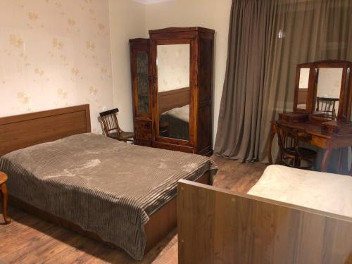 3 twin beds