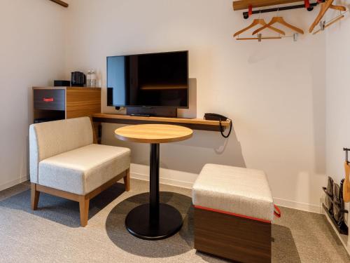 room detail thumbnail 1