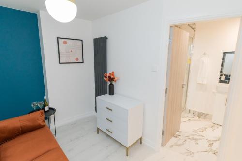 Luxurious 2 Bed Birmingham House Free parking - Sleeps 6