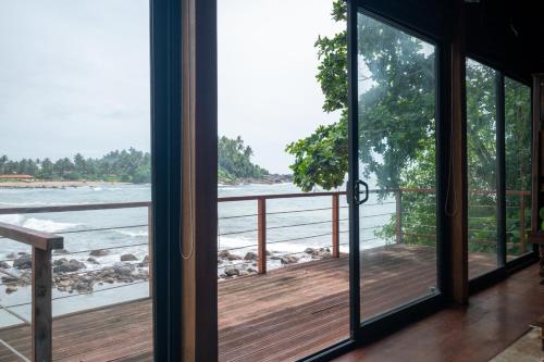 Deluxe Double or Twin Room with Sea View image 5