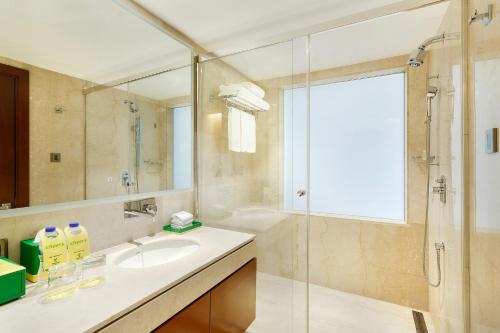 room detail thumbnail 2