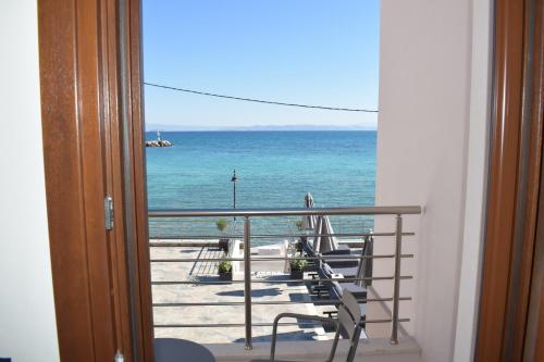 La vie luxury suites in Megalochori (Agkistri)