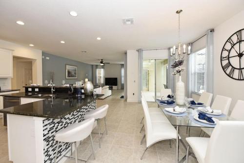 Last Minute Disney Getaway! Private Pool, Hot Tub & Games Room. Book Now! #17644 in Orlando, USA