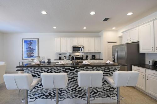 Last Minute Disney Getaway! Private Pool, Hot Tub & Games Room. Book Now! #17644 in Orlando, USA