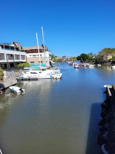 L'Estuaire Seafront Apartment Black River