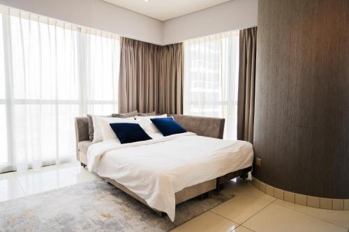 Luxe 2BR Haven with Spectacular Burj Khalifa & Dubai Frame Views By ĀYA Boutique, Dubaï (photo 9)