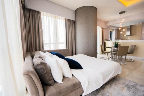 Luxe 2BR Haven with Spectacular Burj Khalifa & Dubai Frame Views By ĀYA Boutique, Dubaï (photo 10)