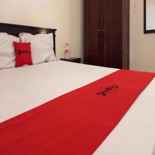 Standard Double Room image 9