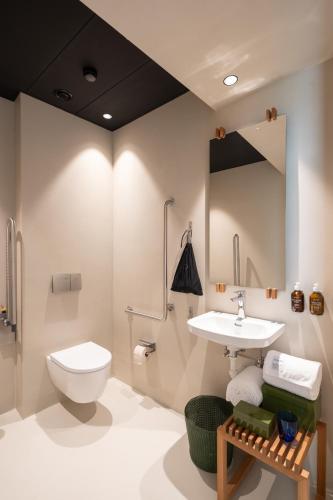 room detail thumbnail 2