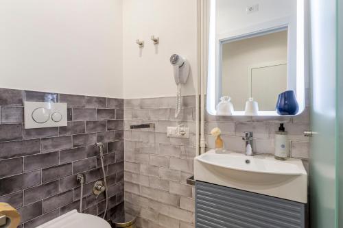 Romi Suite - image 6