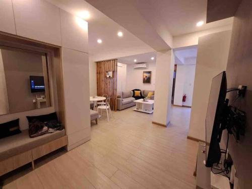 Cozy Studio Apartment - Tap to explore photos