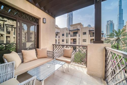 Upscale 1-Bedroom Apt with Iconic Burj Khalifa View - image 9