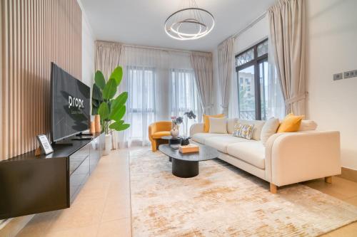 Upscale 1-Bedroom Apt with Iconic Burj Khalifa View, Dubai