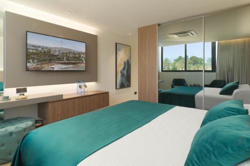 St George Beach Hotel & Spa Resort - image 3