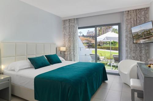 Suite with Garden View image 2