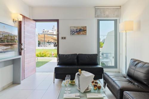 Suite with Garden View image 3