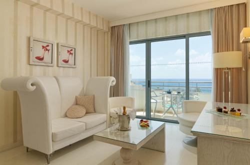 Executive Suite image 2
