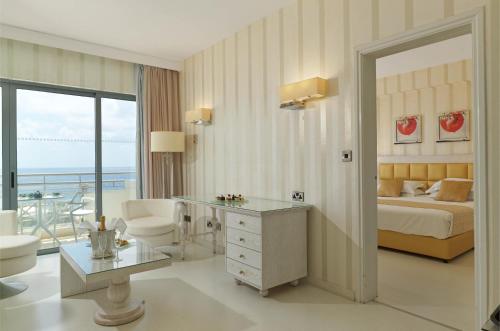 Executive Suite image 3