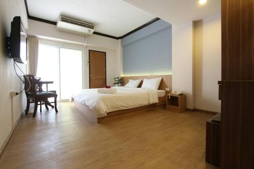 room detail thumbnail 0