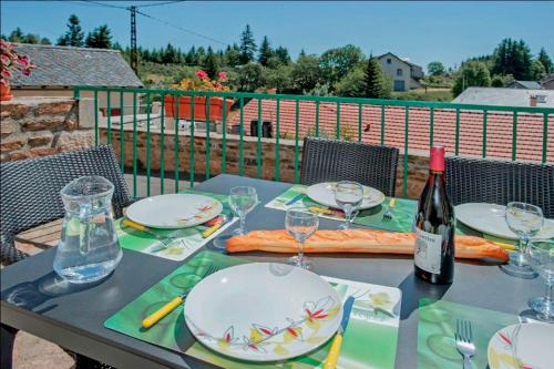 Gite de France 8 people in La Bastide Puylaurent