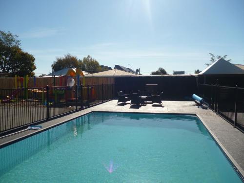 المرافق, Cashel Court Motel in لينوود