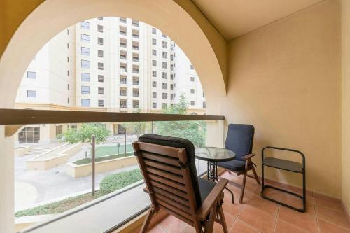Spacious 2-bedroom Getaway In Jbr, Prime Location, Дубай (фото 4)