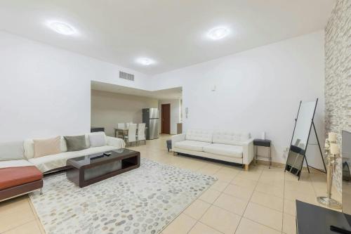 Spacious 2-bedroom Getaway In Jbr, Prime Location, Дубай (фото 6)