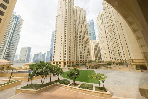 Spacious 2-bedroom Getaway In Jbr, Prime Location, Дубай (фото 7)