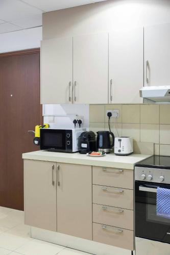 Spacious 2-bedroom Getaway In Jbr, Prime Location, Дубай (фото 9)