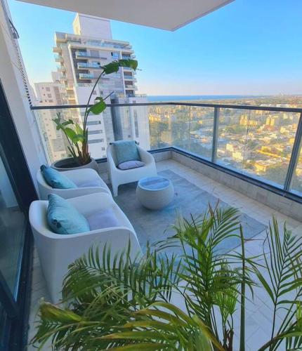 Grand House in Kiryat Yam