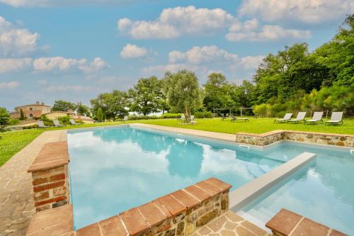  Luxury Resort with swimming pool in the Tuscan countryside, Villas on the ground floor with private outdoor area with panoramic view, Pension in Osteria Delle Noci bei Montisi