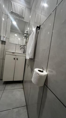 Standard Twin Room image 10