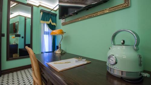 Deluxe Double Room image 6
