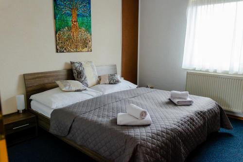2 bedrooms, 2 beds
