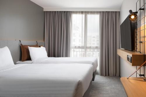 2 twin beds