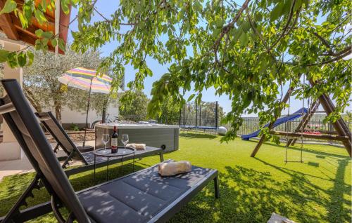 Hotelli välisilme, Three-Bedroom Holiday Home In Katuni in Katuni